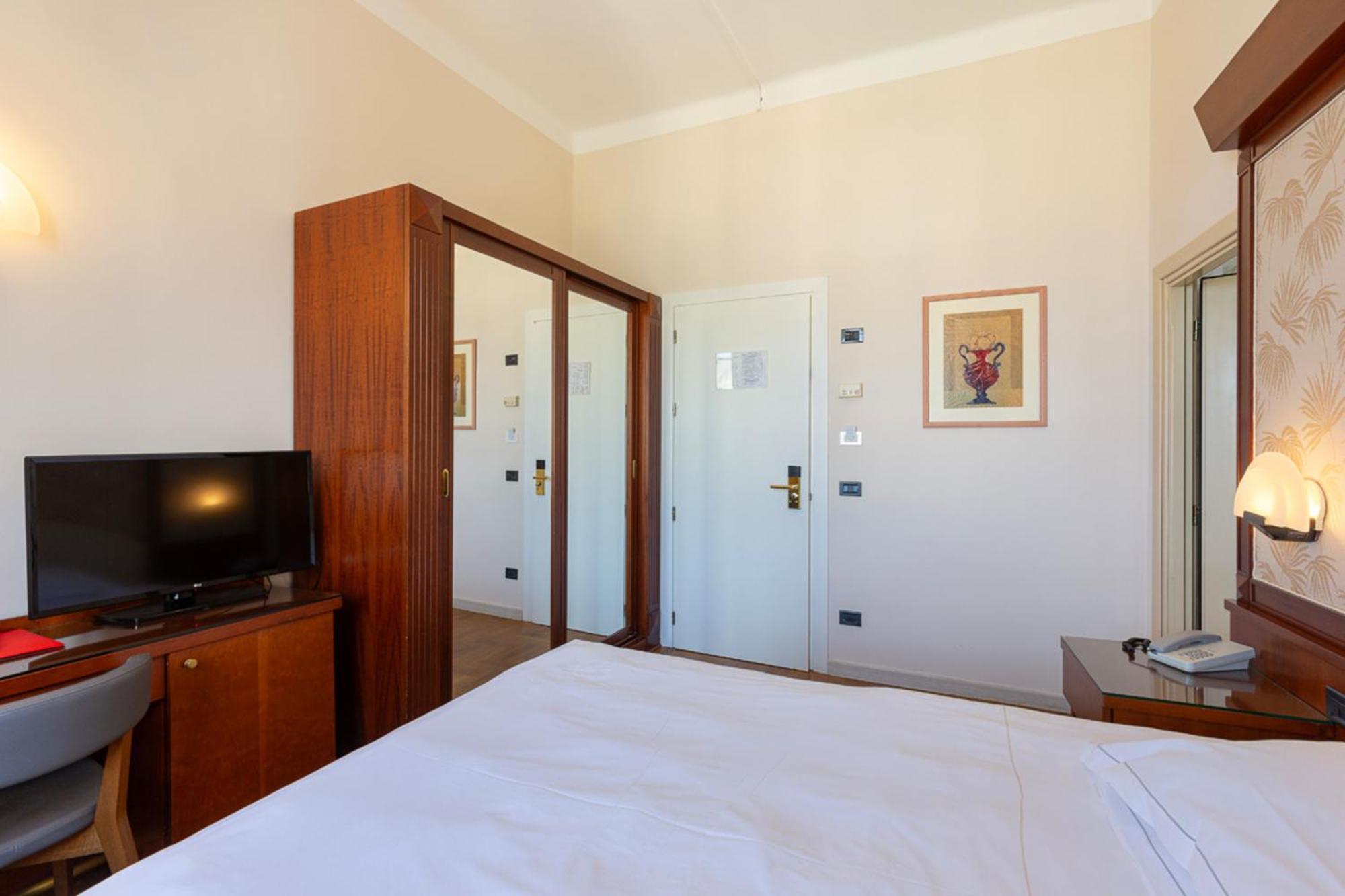 Grand Mediterranee Hotel 4*