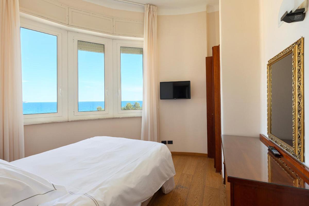 Grand Mediterranee Hotel 4*